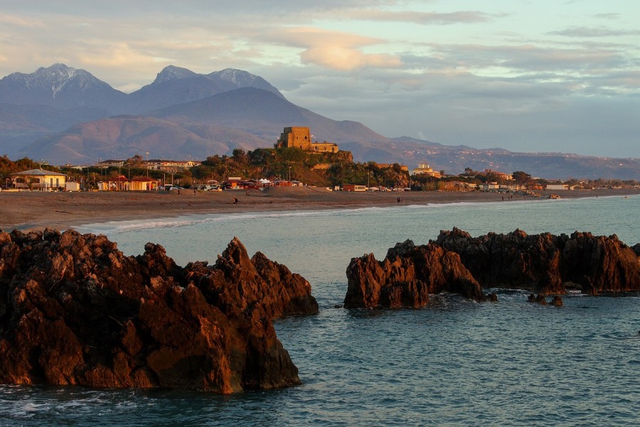 La maestosa Torre Talao a Scalea